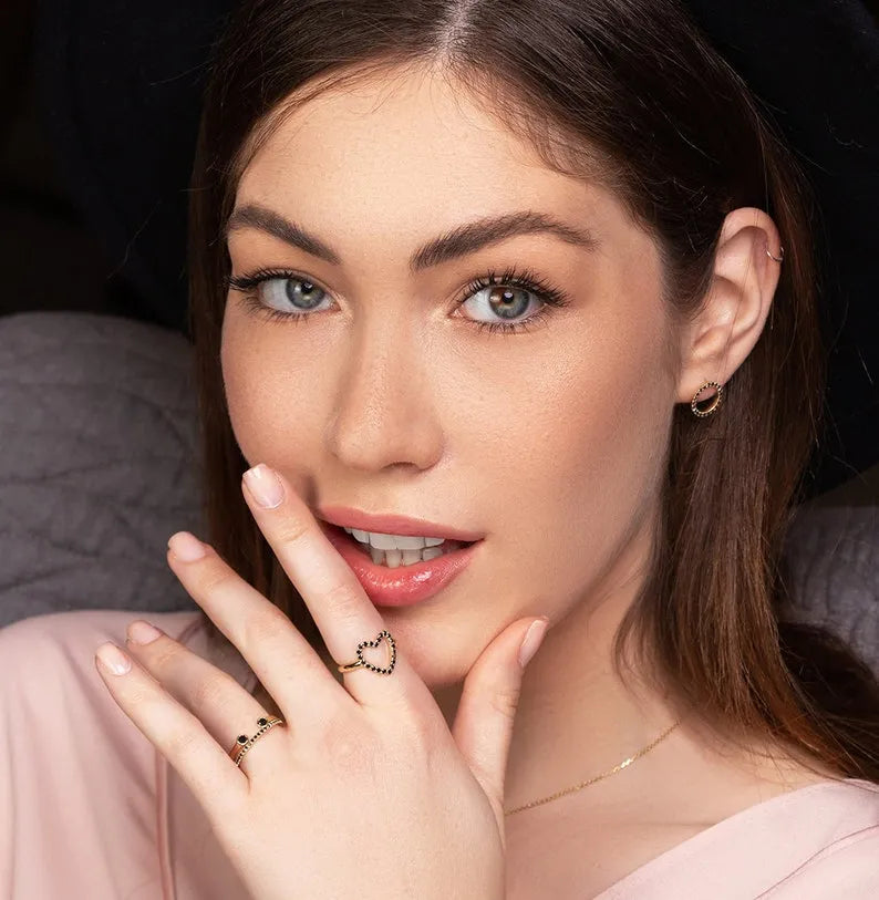 Gold-Plated Open Heart Adjustable Ring with Black Zircon Crystals – Women’s Romantic Jewelry | Yumi Jewels